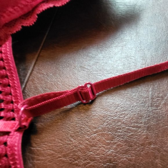 NWT! Floral lace bralette in a rich burgundy red, size L - Picture 9 of 10